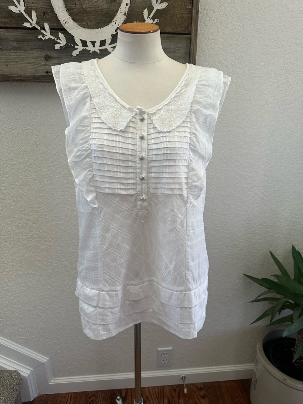 Anthropologie Leifsdottir White Sleeveless Ruffled Pintuck‎ Top size 10